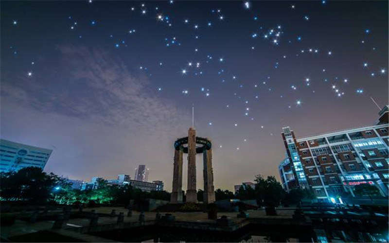 校园夜景