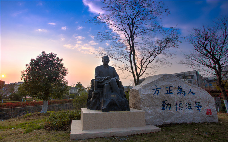 人物石像
