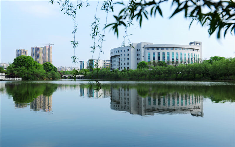 学院倒影