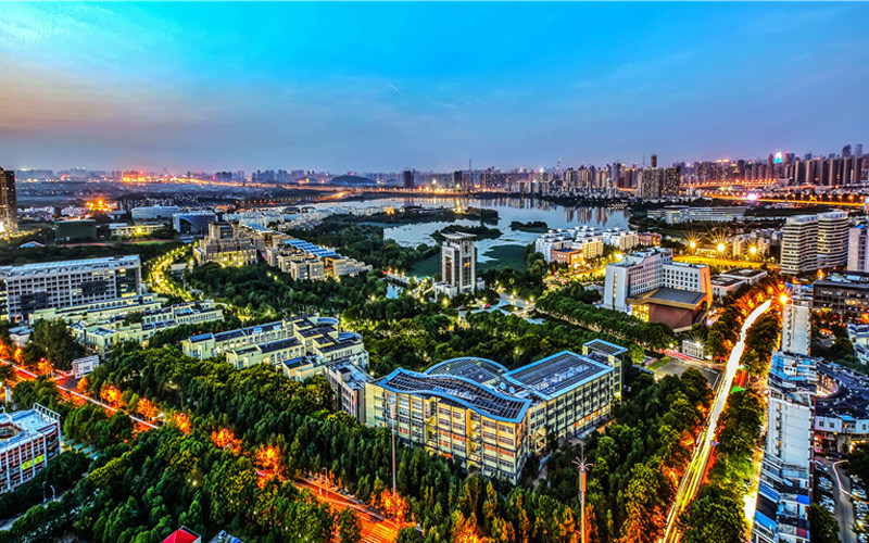 校园夜景
