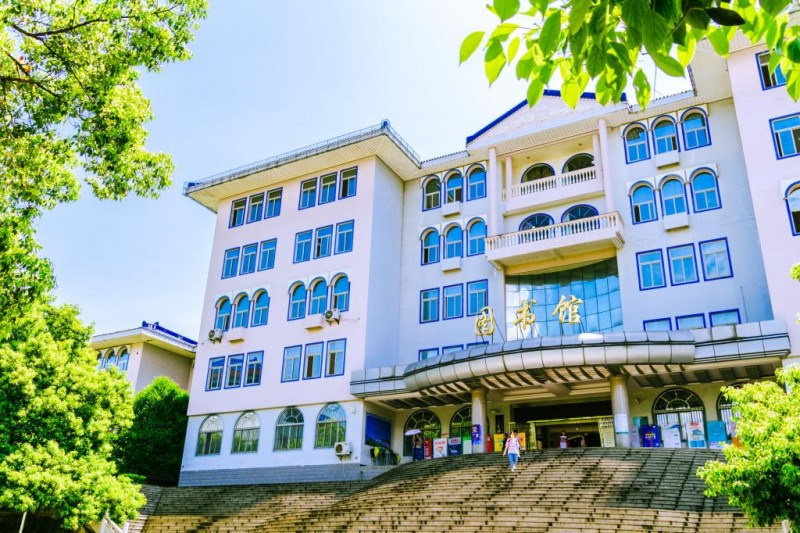 湖北民族大学首页
