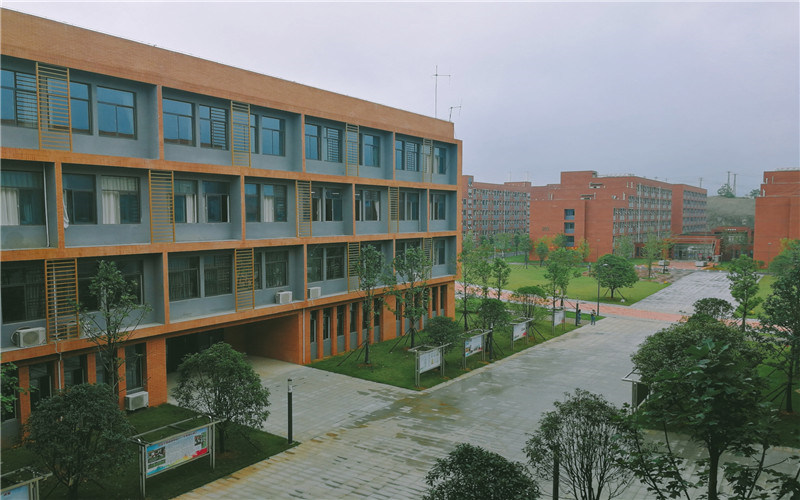 雨后校园