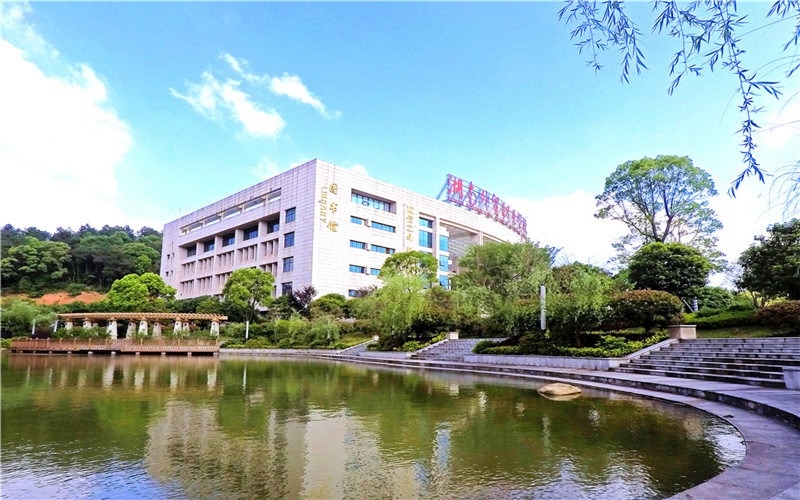 学院池塘