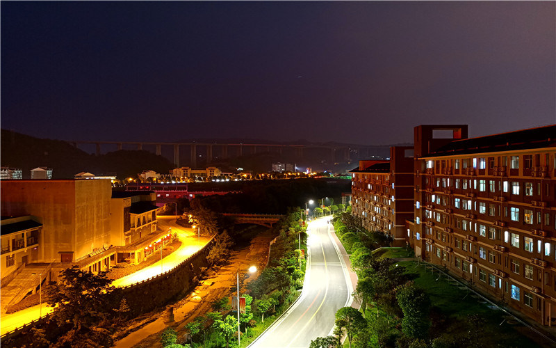 学院夜景