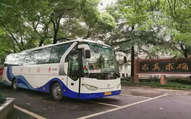 校园大巴