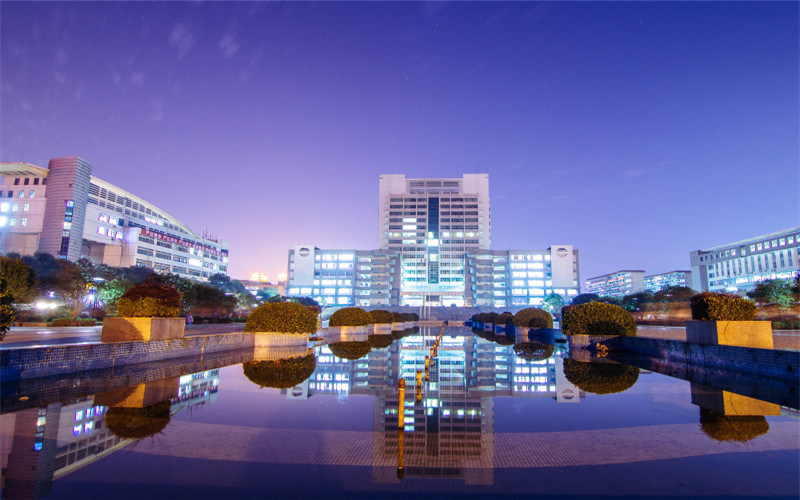 校园夜景