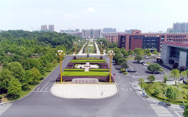 俯瞰校园
