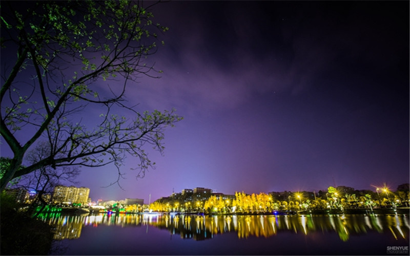 学院夜景