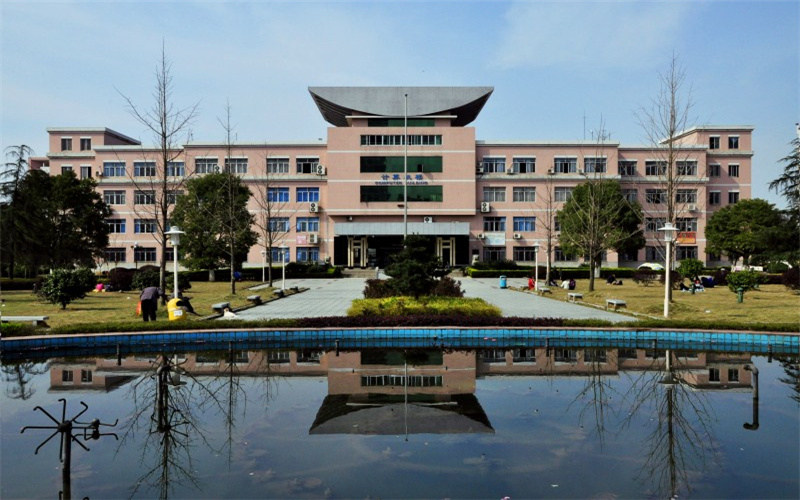 学院倒影