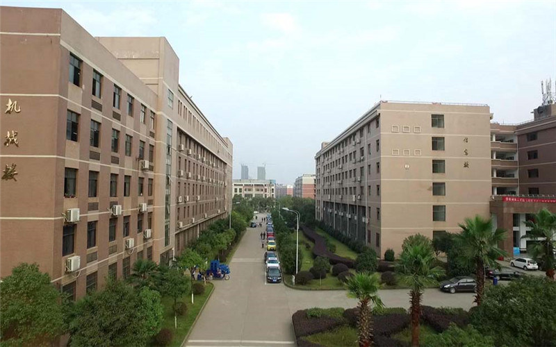 学院转角