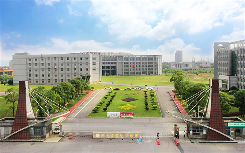 学院正面图
