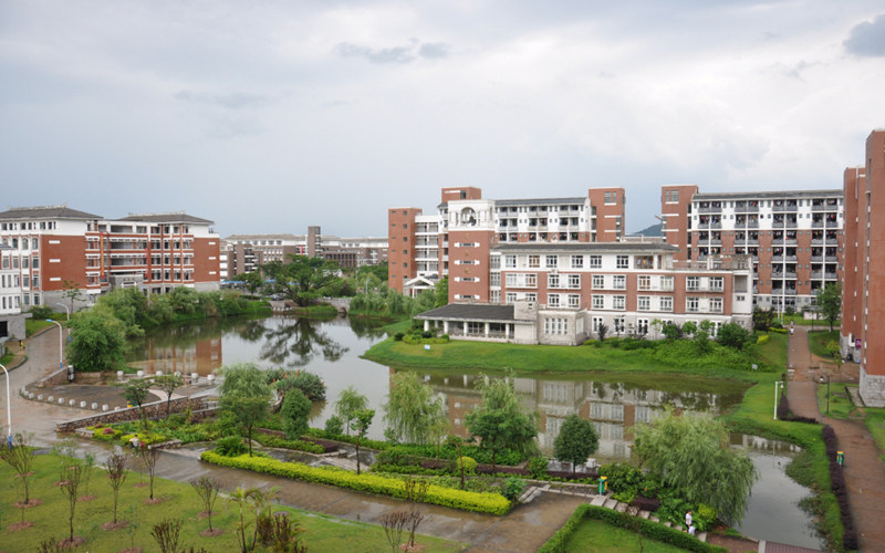 俯瞰学院