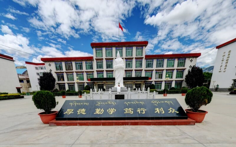 校园正面图