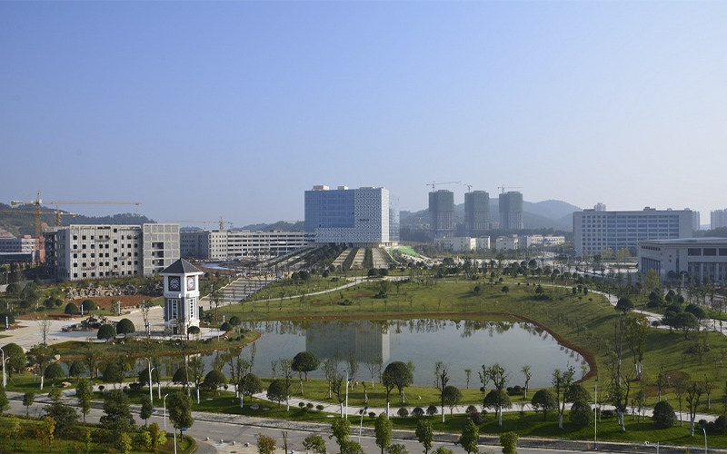 远看校园
