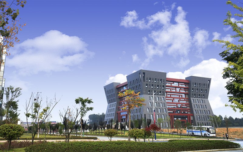 茅台学院首页