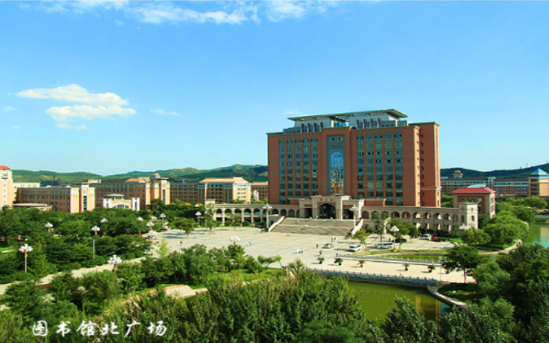 图书馆北广场