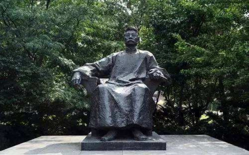 鲁迅石像