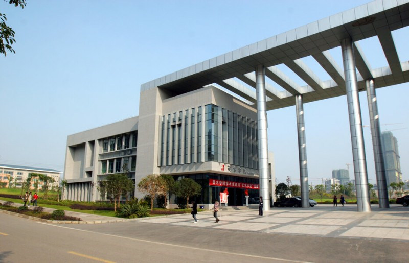 校园门口