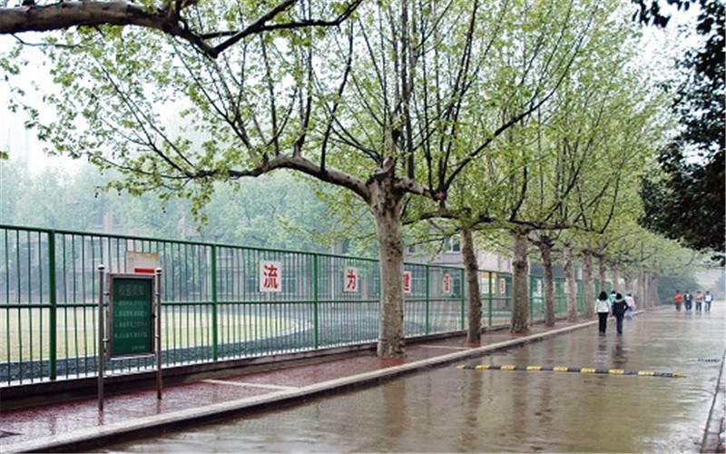 雨后校园