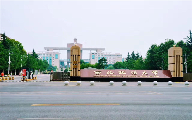 校园门口