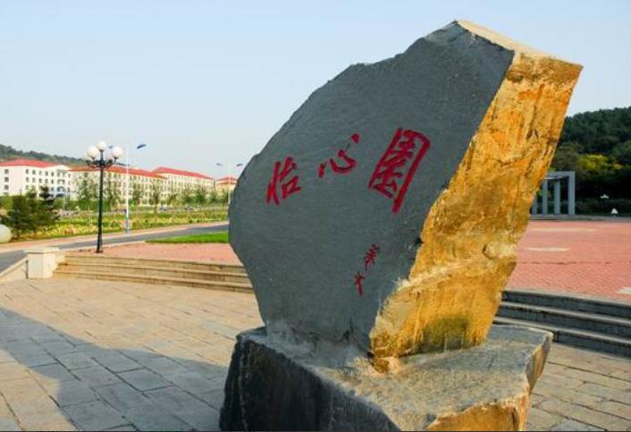 辽宁职业学院学费一年多少钱?