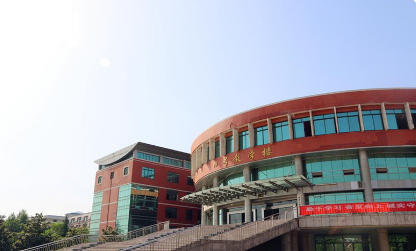 长安大学兴华学院学费一年多少钱？