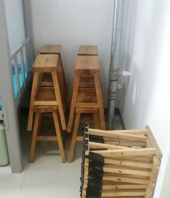 凳子