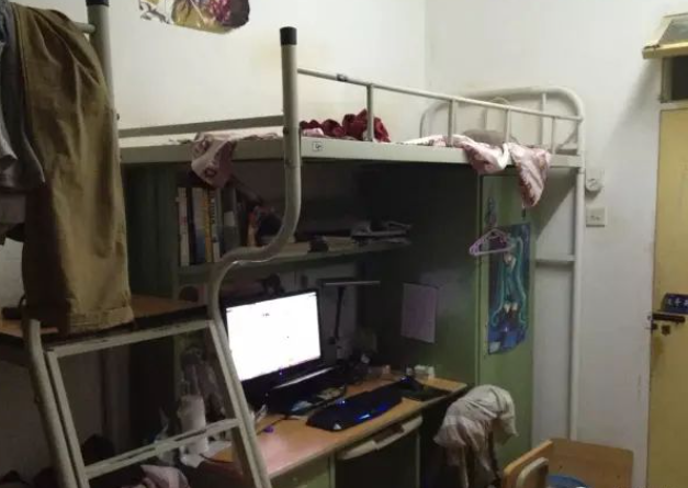 四人间上床下桌