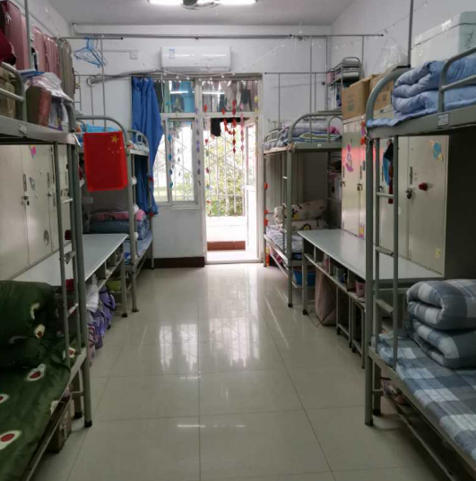 咸阳职业技术学院八人间照片