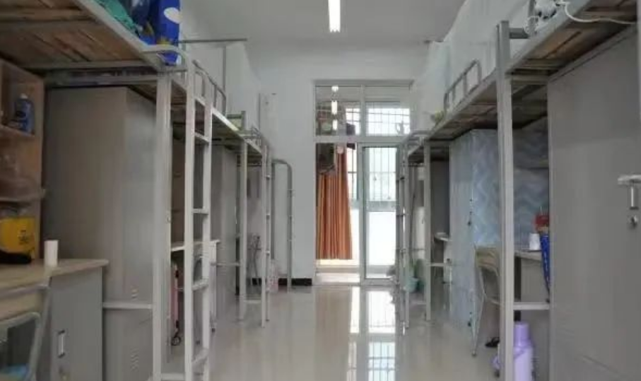 武汉铁路桥梁职业学院四人间宿舍
