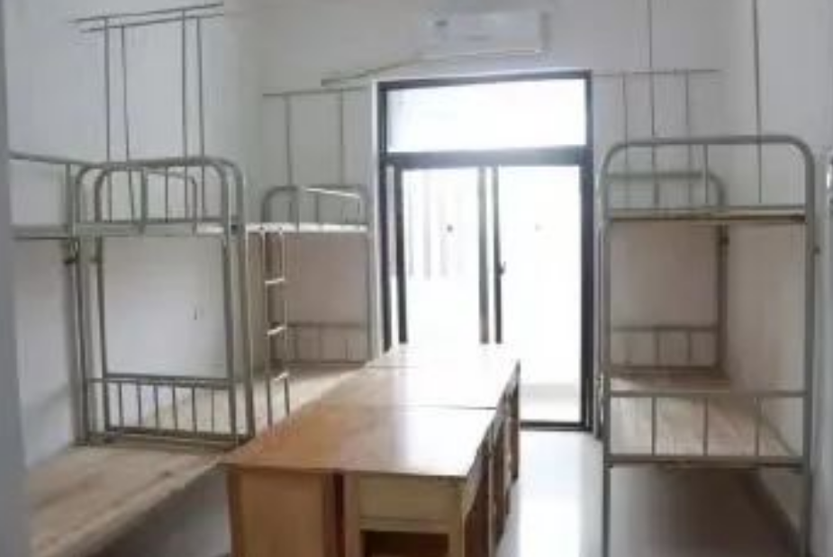 长江职业学院十人间宿舍照片