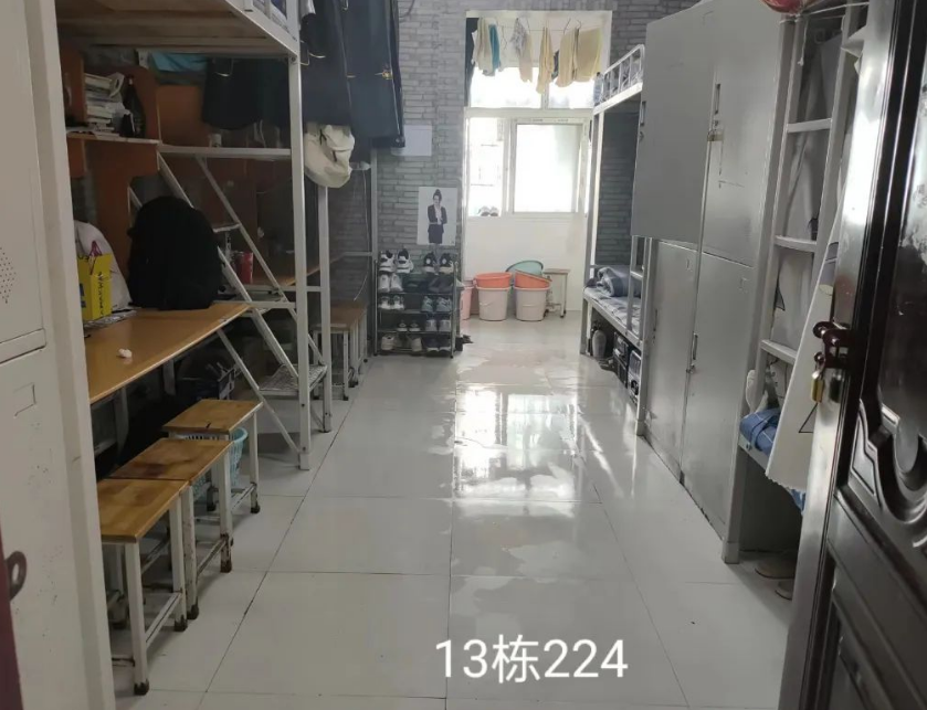 仙桃职业学院13栋224六人间宿舍