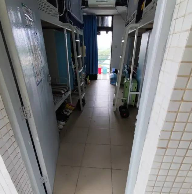 宿舍内部图