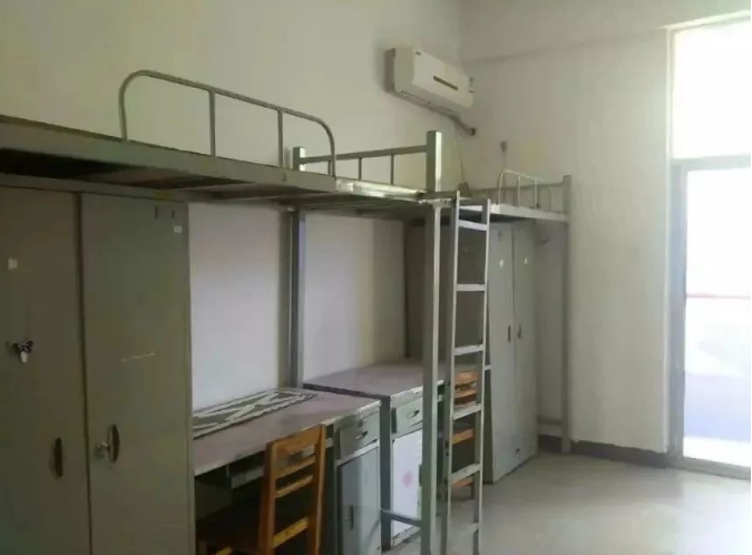 上床下桌图