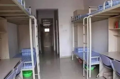 六人间宿舍图片