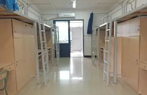 六人间宿舍内部图片