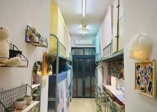 六人间宿舍内部图片