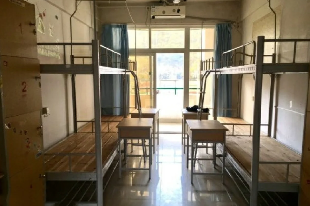 南苑八人间宿舍图