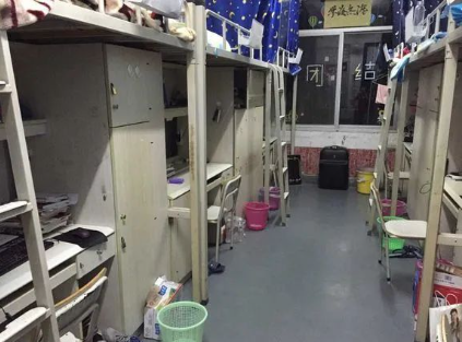 六人间宿舍图片