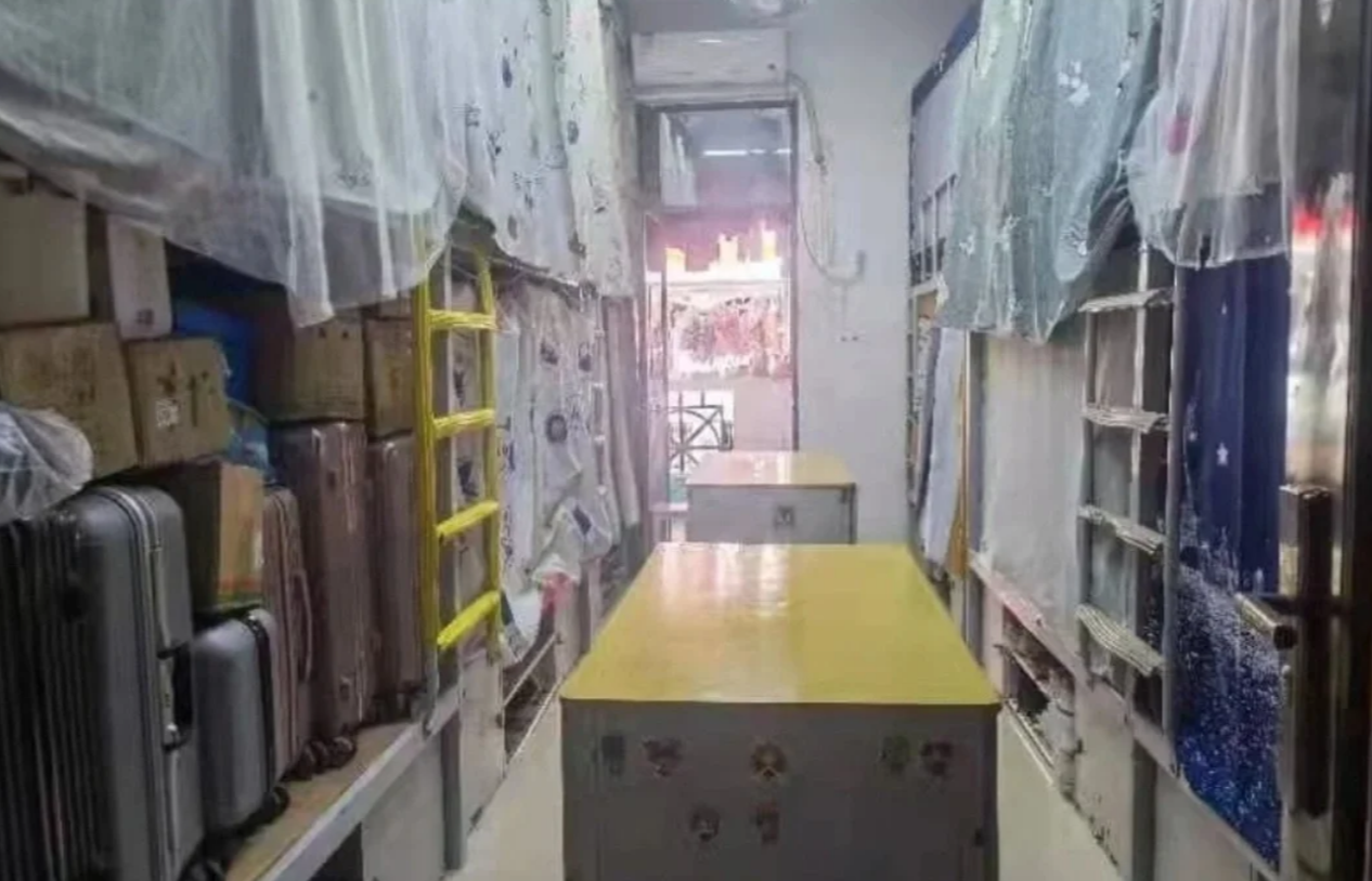 八人间宿舍图片1