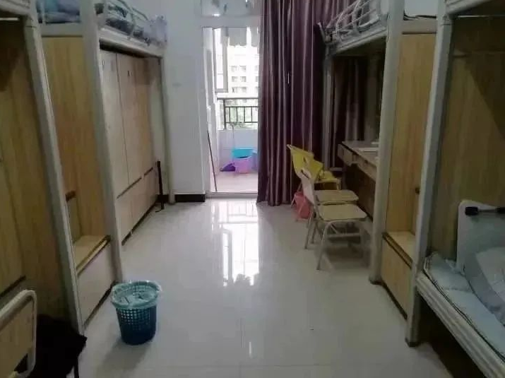 四人宿舍图