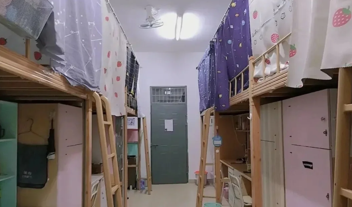六人间宿舍图片