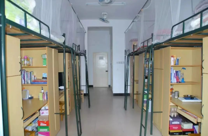 六人间宿舍图片