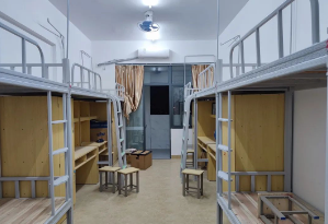 八人间宿舍图片