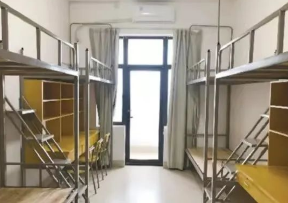 六人间宿舍图片