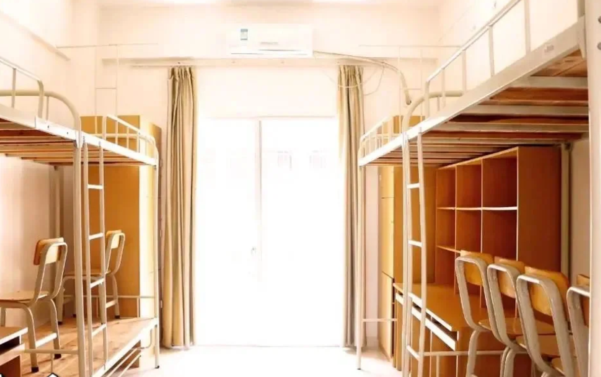 六人间宿舍图片