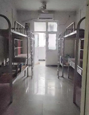 六人间图片