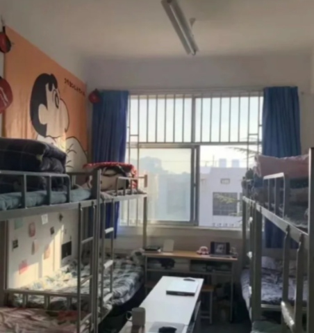 八人间宿舍图片
