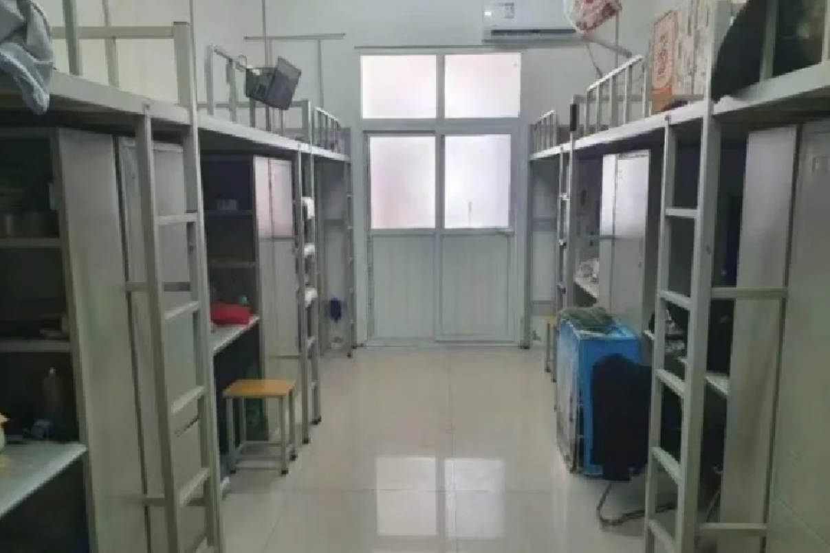 六人间上床下桌