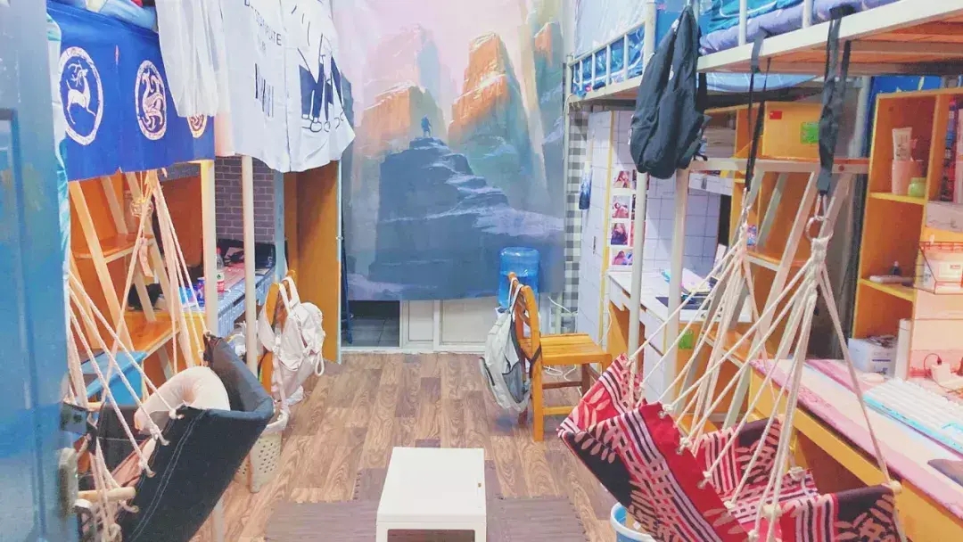 女生宿舍内景